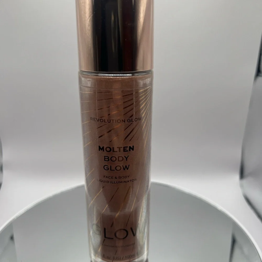 NWT Revolution Molten Body Glow Face & Body Liquid Illuminator 100ml - Rose Gold